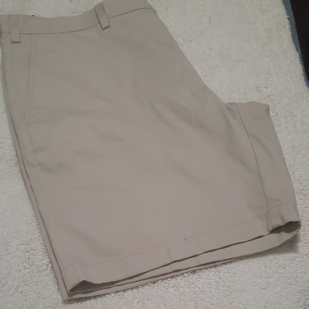 Jos. A. Bank Men's Beige Flat Front Shorts